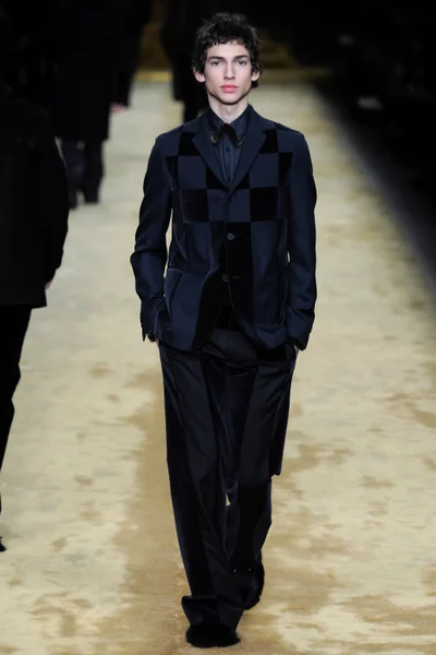 Look 48